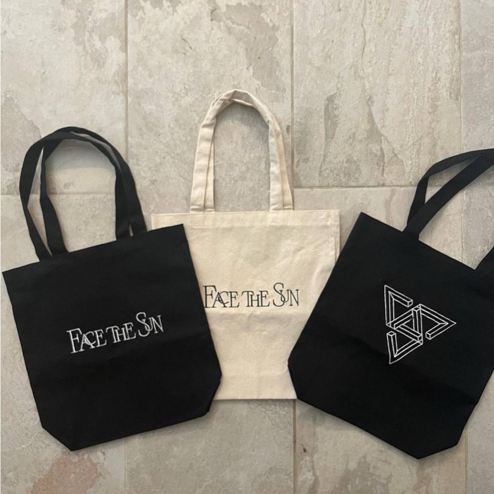 Seventeen embroidered tote bags